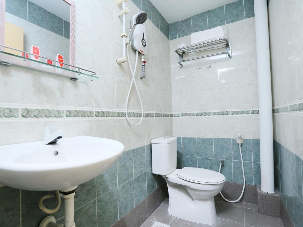 Oyo 89672 Eg Hotel Jj Johor Bahru Esterno foto